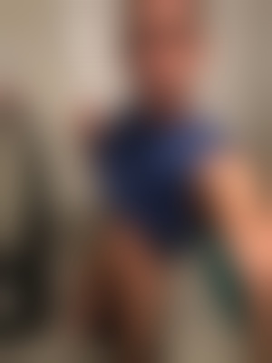 Help train this prying ebony top’s tight hole in Manhattan, NYC