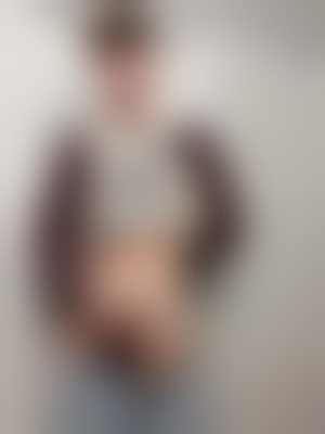 Jerking off in the train is so natural for me, Britt in Baltimore