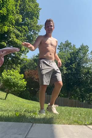Join me for some naked M on M fun in my yard Tupelo, MS