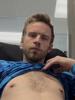 Horny office worker needs sexting n more, St. Paul gay hookup