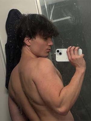 Passive hunk in Dundee in Omaha wants to be dominated