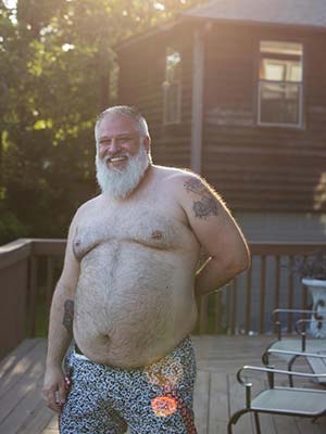Russellville, AR proud 63 yo bear hosting at his cabin