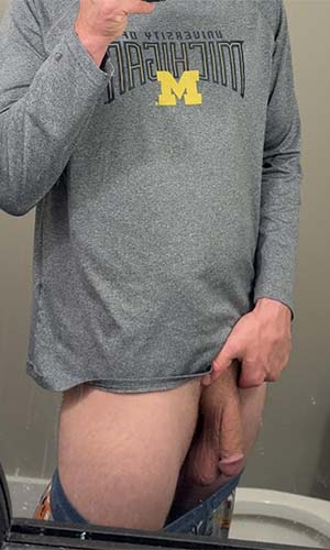 Shower dude with swingers showing off in NYC 