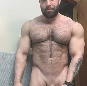 Bisex top daddy invites you to his place Denver, CO